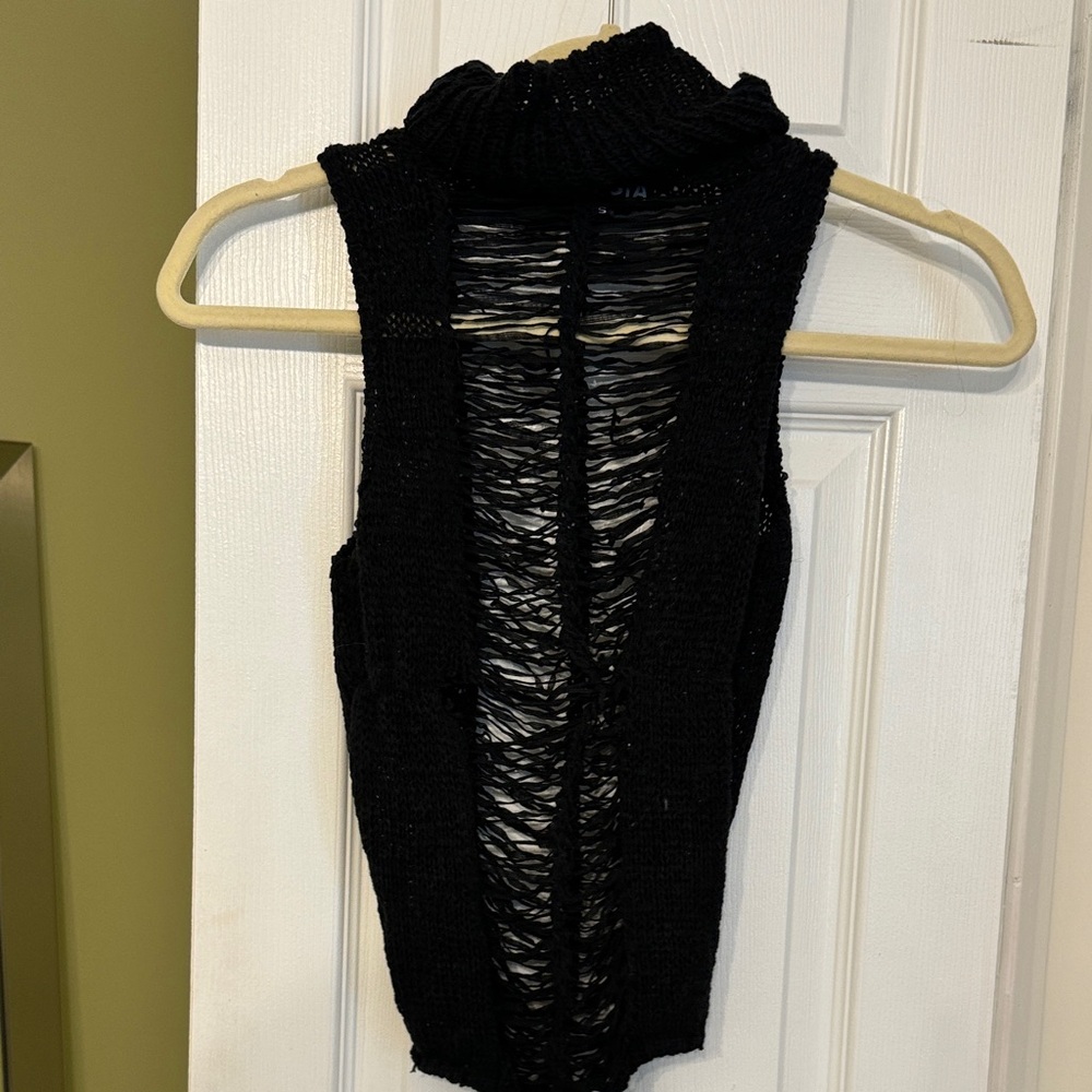 IAmGia Black Sleeveless Knit Top